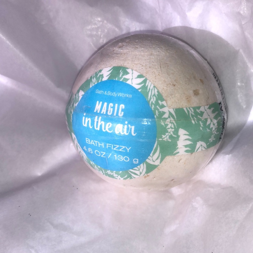 NWT Bath & Body Works Magic In The Air Bath Fizzy. Discontinued item.